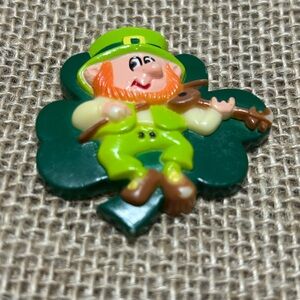 Russ 1990 Irish St.Patrick’s Day, leprechaun, shamrock fiddle lapel pin brooch